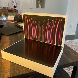 Brand New iPad Pro w/ magic lit keyboard and pencil 2nd generation